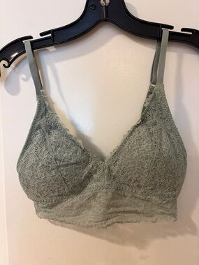 Hollister Lace Triangle Bralette in Sage Green Size S